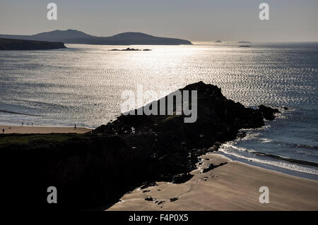 Soleil sur la mer à Whitesands bay, Pembrokeshire, Pays de Galles. Banque D'Images