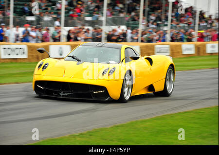 2015 Pagani Huayra un jaune au Goodwood Festival of Speed au Royaume-Uni. Banque D'Images