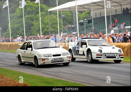 Une Ford Sierra RS Cosworth et une Ford RS200 au Goodwood Festival of Speed au Royaume-Uni. Banque D'Images