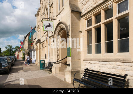 La succursale locale de la banque Lloyds dans la high street à Fairford, Gloucestershire, Royaume-Uni Banque D'Images