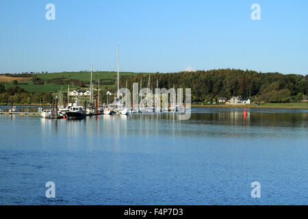 Marina à Kircudbright, Dumfries et Galloway, en Écosse. Vue du port sur la rivière Dee. Banque D'Images