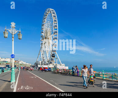 Brighton, East Sussex. La promenade et roue de Brighton, Brighton, East Sussex, England, UK Banque D'Images