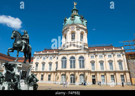 Charlottenburg Schloss (château) et Statue de Friedrich Wilhelm I (der Große Kurfürst) à Berlin, Banque D'Images