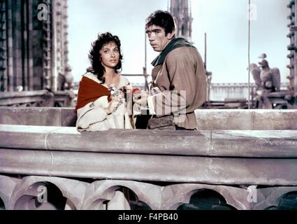 Gina Lollobrigida, Anthony Quinn / Notre-Dame de Paris 1956 réalisé par Jean Delannoy Banque D'Images
