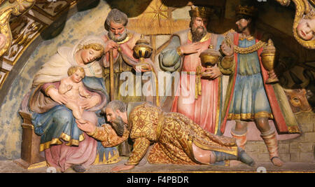 BURGOS, ESPAGNE - 13 août 2014 : Sculpture représentant l'Epiphanie ou Adoration des Mages dans la Cathédrale de Burgos, Castille Banque D'Images