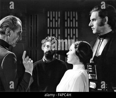 George lucas, Peter Cushing, David Prowse, Carrie Fisher / Star Wars - Un Nouvel Espoir 1977 réalisé par George Lucas Banque D'Images