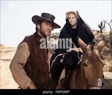 Clint Eastwood, Shirley MacLaine / deux mules pour Sœur Sara 1970 réalisé par Don Siegel Banque D'Images
