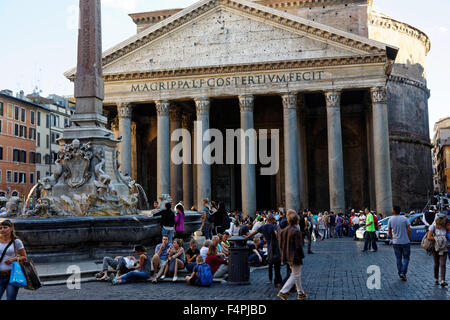 Le Panthéon et la Piazza Della Rotunda , Rome, Italie. Banque D'Images