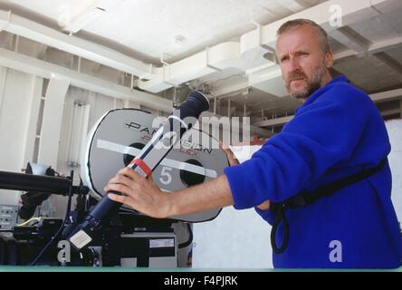 Sur le tournage, James Cameron / Titanic / 1997 réalisé par James Cameron [Twentieth Century Fox Photos] Banque D'Images