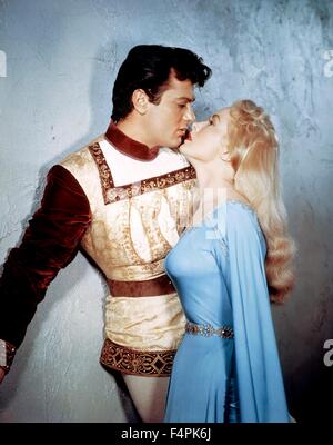 Janet Leigh et Tony Curtis / The Black Shield of Falworth / 1954 réalisé par Rudolph Mate [Universal Pictures] Banque D'Images