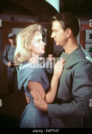 Leslie Nielsen et Anne Francis / Planète interdite / 1956 réalisé par Fred M. Wilcox [Metro-Goldwyn-Mayer] Banque D'Images