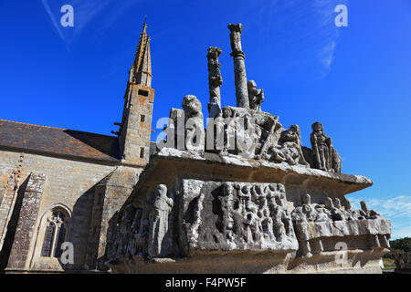 France, Bretagne, Notre Dame de Tronoen est une petite chapelle gothique avec le plus vieux calvaire de Bretagne Banque D'Images