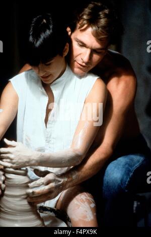 Demi Moore et Patrick Swayze / Ghost / 1990 / réalisé par Jerry Zucker / [Paramount Pictures] Banque D'Images