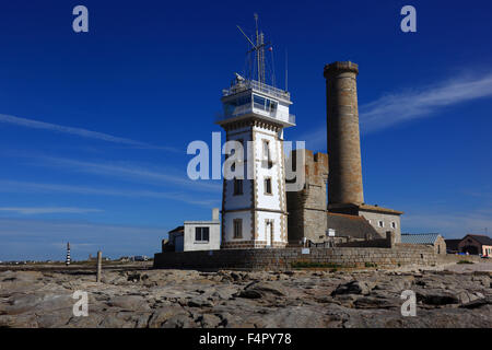 France, Bretagne, de gauche, la Vieille Tour Phare Phare, la Chapelle Saint-Pierre Calvaire et le phare de Penmarch le v Banque D'Images