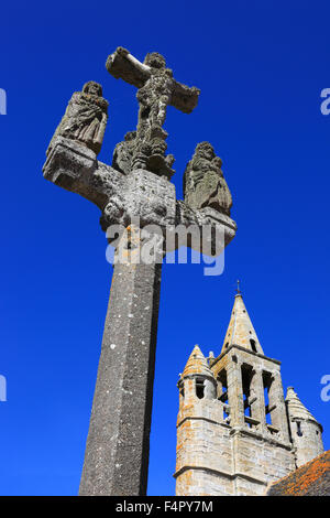 France, Bretagne, Notre Dame de la Joie, chapelle Notre Dame de la joie avec calvaire près du village Saint-Pierre Banque D'Images