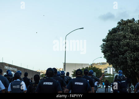 Entre la police et les manifestations des partisans du mouvement feesmustfall # dans le CBD de Cape Town, Afrique du Sud Banque D'Images