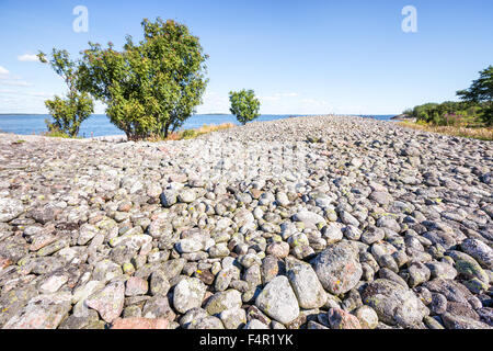 Stony Beach sur l'île de Örskär, Espoo, Finlande, Europe, UNION EUROPÉENNE Banque D'Images