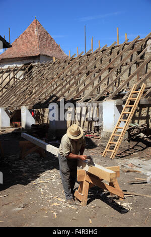 Travaux de rénovation de l'UNESCO World Heritage Site, église fortifiée de Darjiu, ou Ders, Doersch, ville située dans la région Harghita en Tr Banque D'Images