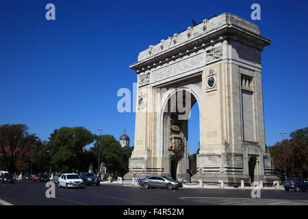 Arcul de Triumf est un arc de triomphe situé dans la partie nord de Bucarest, sur la rue Kiseleff Banque D'Images