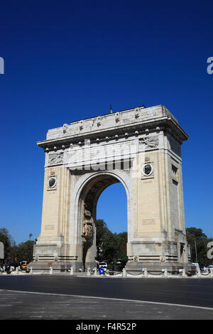 Arcul de Triumf est un arc de triomphe situé dans la partie nord de Bucarest, sur la rue Kiseleff Banque D'Images