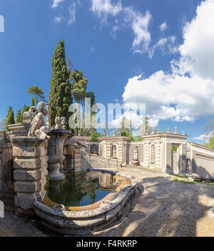 L'Italie, l'Europe, Lazio, Caprarola, château, eau, arbres, printemps, fontaine, Villa Farnèse, jardin Banque D'Images