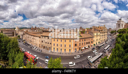 L'Italie, l'Europe, Lazio, Rome, Roma, ville, village, printemps, personnes, Via del Theatro di Marcello, sommaire, ville Banque D'Images