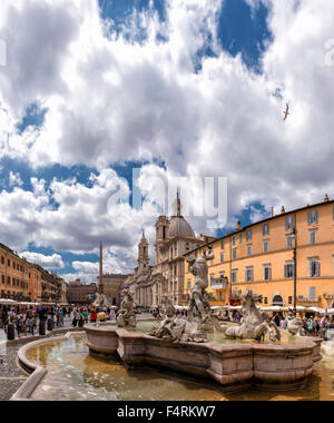 L'Italie, l'Europe, Lazio, Rome, Roma, ville, village, l'eau, le printemps, les gens, fontaine, Piazza Navona Banque D'Images