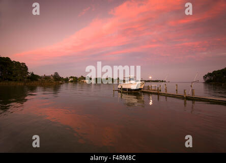 Coucher de soleil sur la rivière Choptank sur Tilghman Island, Talbot County Maryland USA Banque D'Images