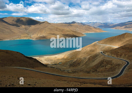 Avis de passage Kamba-La de Yamdrok Tso, 4794m, le Tibet central Banque D'Images