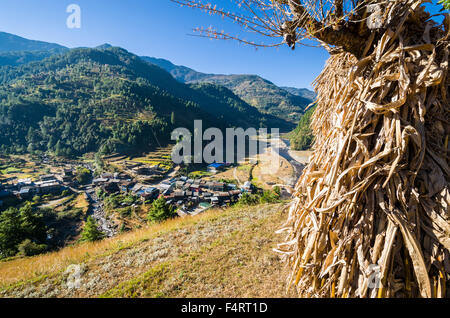 Village Shivalaya, vu d'une colline Banque D'Images