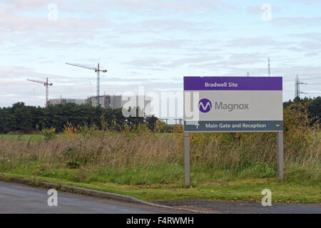 Centrale nucléaire de Bradwell, Essex, Royaume-Uni. 22 octobre 2015. L'un des premiers sites de Magnox génération a commencé en 1962 et la production a fermé en 2002. Maintenant en cours de déclassement, c'est l'un des 3 sites annoncés pour la construction de nouveaux réacteurs en grande partie financée par l'investissement chinois. Cette annonce a provoqué une grande manifestation locale, surtout de la part de résidents de Mersea Island qui n'est qu'à une courte distance à travers la pittoresque estuaire de Blackwater. Credit : Roger ashford/Alamy Live News Banque D'Images