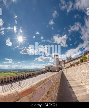 L'Italie, l'Europe, assise, Ombrie, Basilica di San Francesco d'Assisi, église, monastère, printemps, les gens, Banque D'Images