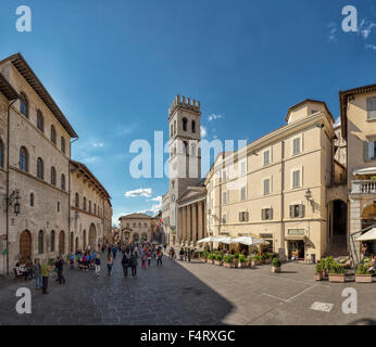 L'Italie, l'Europe, assise, Ombrie, la Piazza del Comune, village, printemps, les gens, Banque D'Images