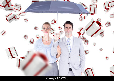 Image composite des gens d'affaires tenant un parapluie noir Banque D'Images