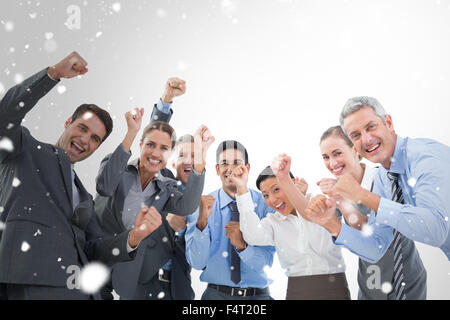 Image composite des gens d'affaires cheering in office Banque D'Images