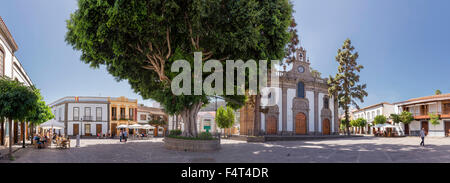 L'Espagne, l'Europe, Teror, Gran Canaria, Îles Canaries, Basilica de Teror, église, monastère, forêt, bois, arbres, l'été, carré, Banque D'Images