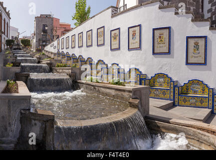 L'Espagne, l'Europe, Firgas, Gran Canaria, Îles Canaries, cascades, Paseo de Gran Canaria, Îles Canaries, ville, village, l'eau, su Banque D'Images