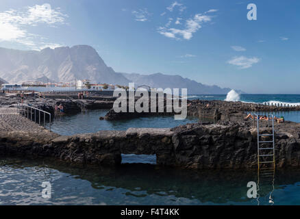 L'Espagne, l'Europe, Puerto de las Nieves, Gran Canaria, Îles Canaries, piscines naturelles, paysage, eau, été, montagne, mer, peop Banque D'Images