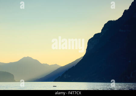 Coucher du soleil sur le lac Walensee, Saint-Gall, Suisse Banque D'Images