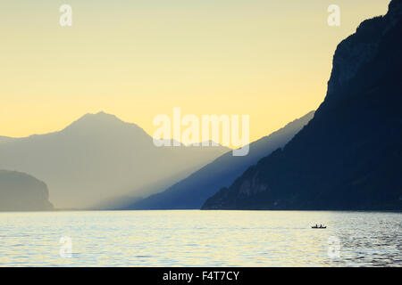 Coucher du soleil sur le lac Walensee, Saint-Gall, Suisse Banque D'Images