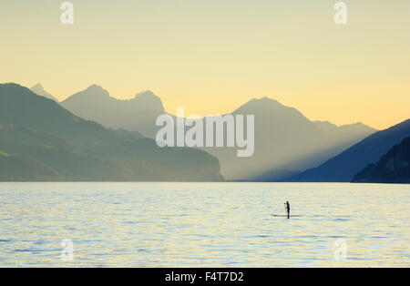 Coucher du soleil sur le lac Walensee, Saint-Gall, Suisse Banque D'Images