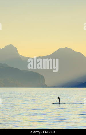 Coucher du soleil sur le lac Walensee, Saint-Gall, Suisse Banque D'Images