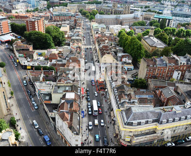 Vue depuis la tour de l'Édifice commémoratif de testaments à Bristol à la recherche vers le bas de la rue du parc et sur la ville Banque D'Images