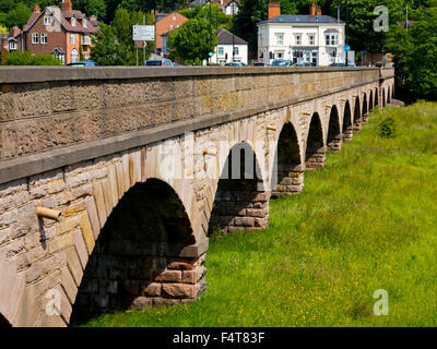 Les Infirmières de l'arches de Trent Bridge à Burton upon Trent Staffordshire England UK construit en 1864 et conçu par J.S. Crossely Banque D'Images