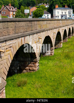 Les Infirmières de l'arches de Trent Bridge à Burton upon Trent Staffordshire England UK construit en 1864 et conçu par J.S. Crossely Banque D'Images