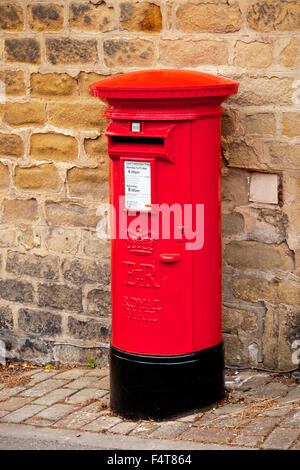 La Royal Mail britannique traditionnelle lettre rouge fort à Attalens village Derbyshire Peak District England UK Banque D'Images