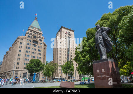 La Chine, la ville de Shanghai, le Bund, Chen Yi Statue Banque D'Images