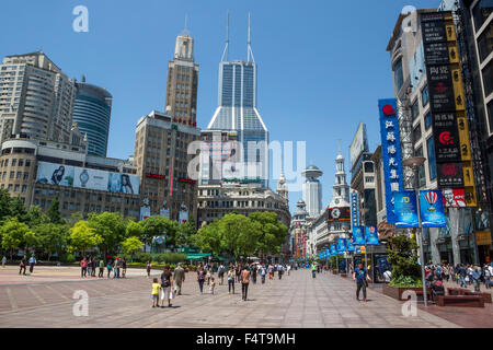 La Chine, la ville de Shanghai, Nanjin Lu Street Banque D'Images
