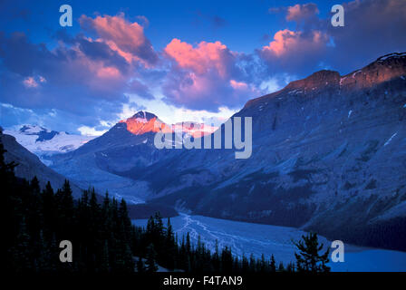Le lac Peyto, Mount Baker, Banff, National Park, Alberta, Canada Banque D'Images