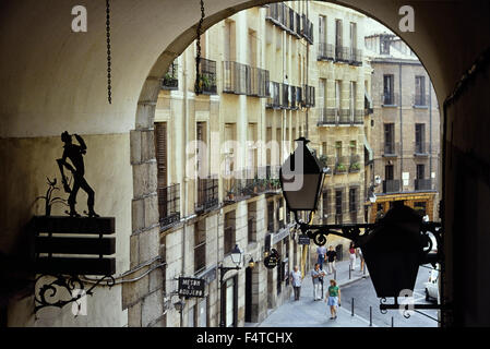 L'Arco de los Cuchilleros, l'Arche de Cuchilleros, la Plaza Mayor. Madrid. Espagne. Europe Banque D'Images